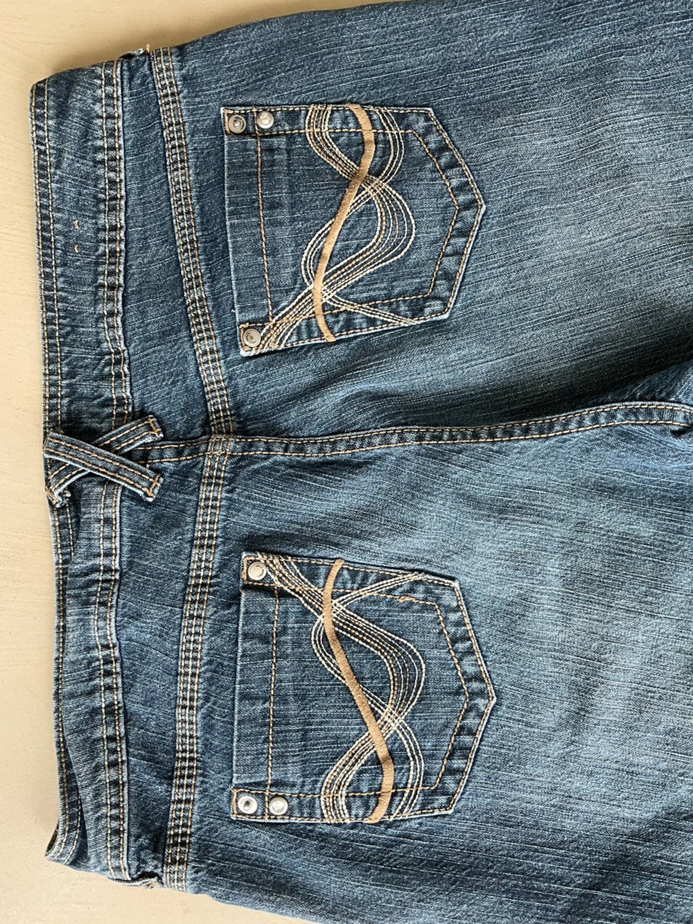 2000s capris/jorts cool pocket designs